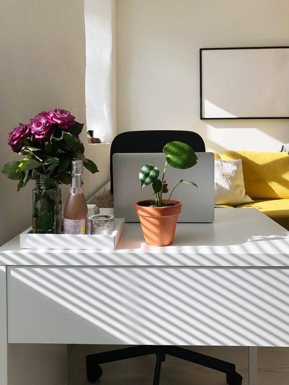 Tips for Creating a Productive Home Workspace That Inspires Creativity and Comfort